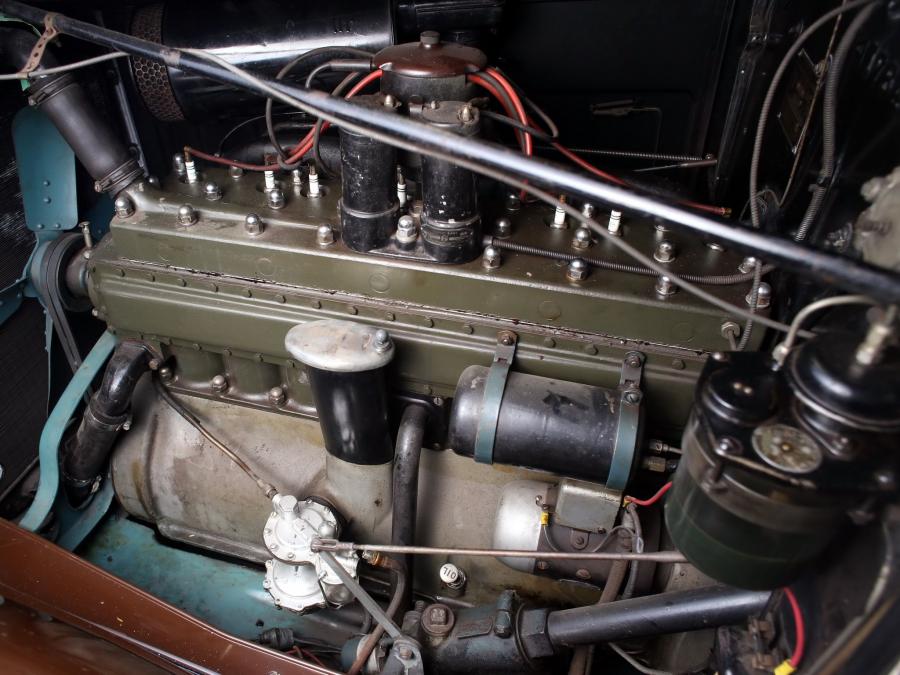  Packard Eight Convertible Victoria by Dietrich 1933 года  (фото 10 из 10)